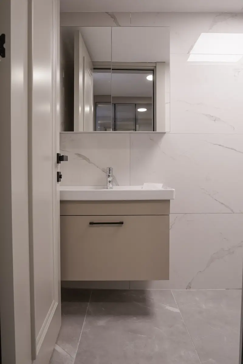 Lavabo dolabı ve klozet