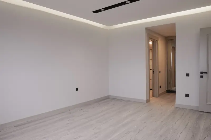 Led tavanlı oda, kapı tarafı