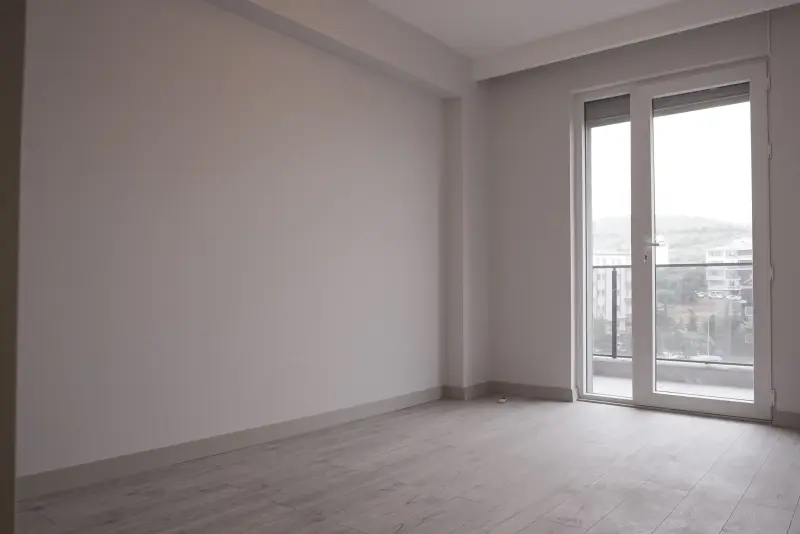 Balkon kapılı oda