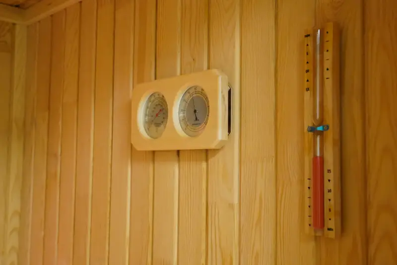 Sauna termometresi ve kum saati